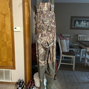 Rogers Chest Waders with Boot Real Tree Max 7 print